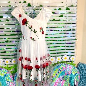 IBTOM Castle beautiful white dress+bright red embroidered roses on tulle